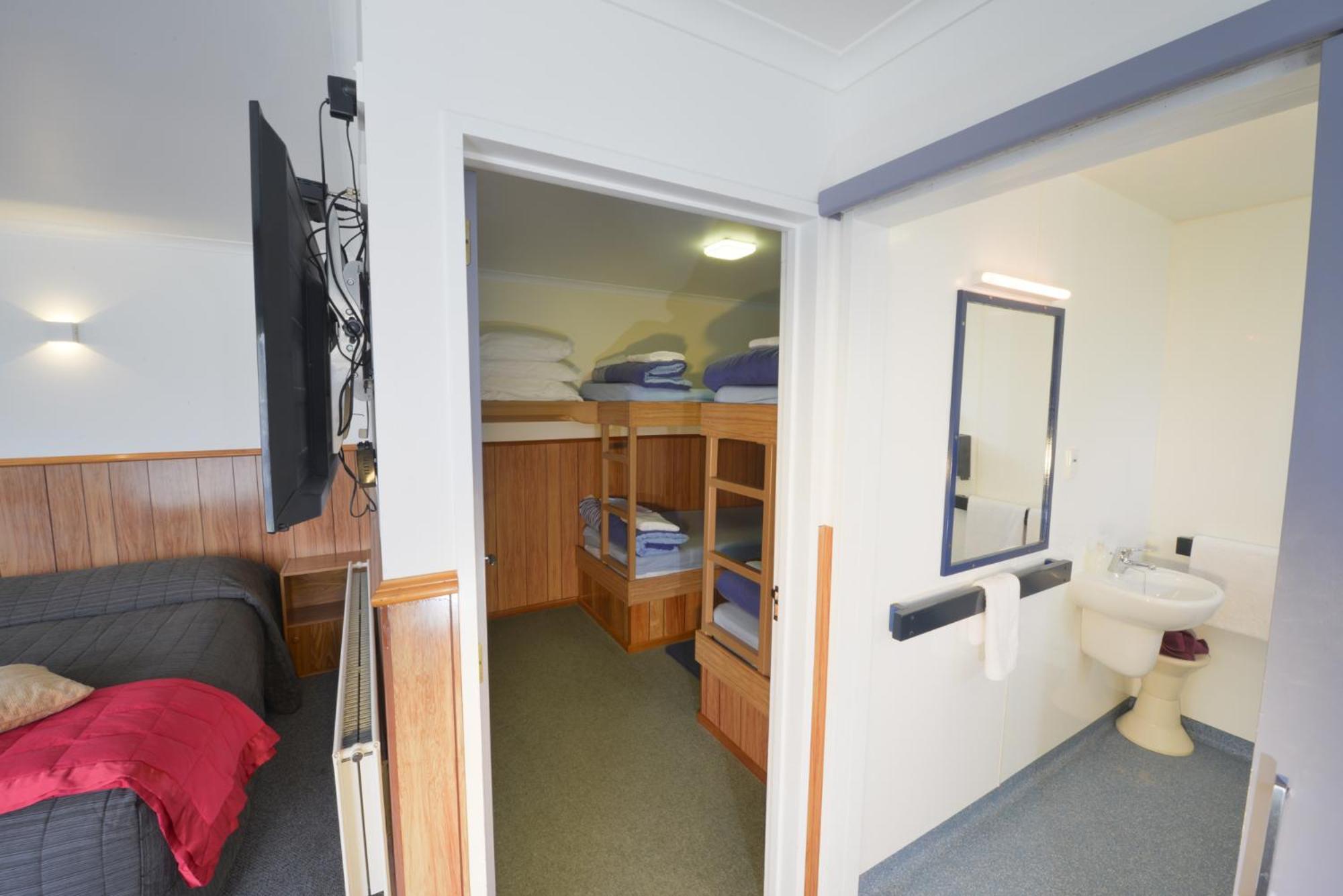 Wilderness Motel Accommodation 하스트 외부 사진